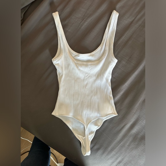 Aritzia Wilfred ribbed tank top bodysuit in white size S - Picture 3 of 4